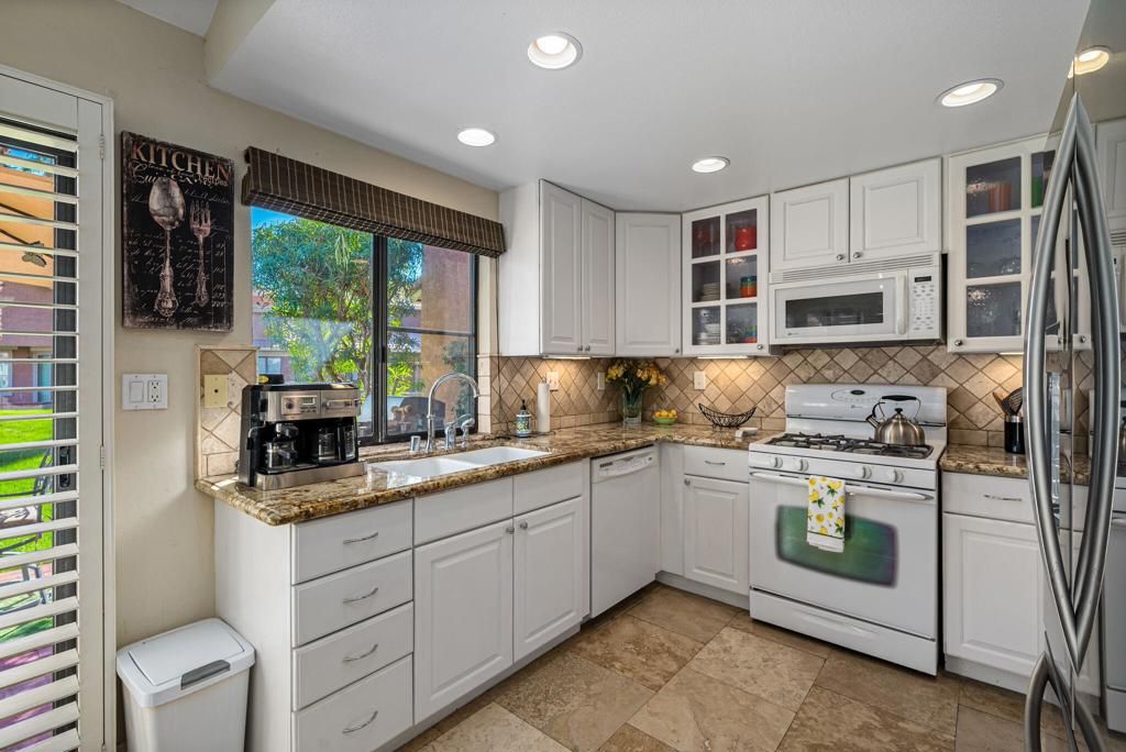 Image 14 of property listing at 42242 Omar Place, Palm Desert, CA 92211