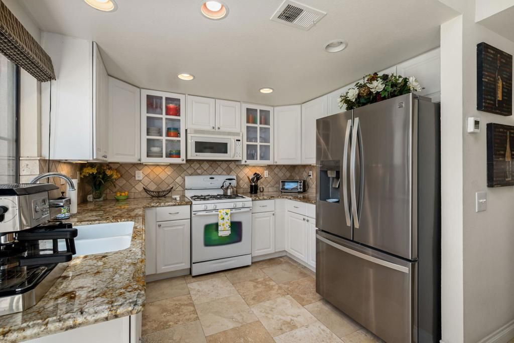 Image 16 of property listing at 42242 Omar Place, Palm Desert, CA 92211