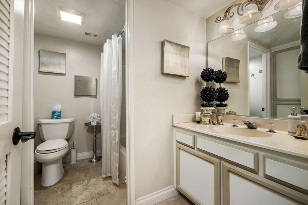 Image 27 of property listing at 42242 Omar Place, Palm Desert, CA 92211