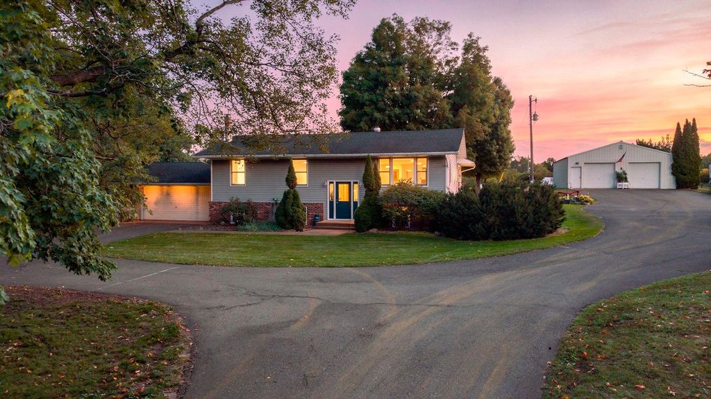 48900 Dogwood Avenue, Rush City, MN 55069