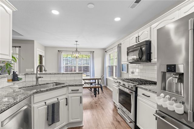 795 Deer Lodge Court, Siloam Springs, AR 72761