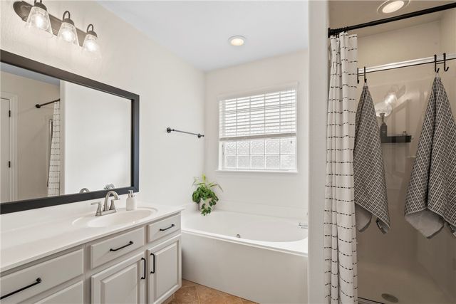 795 Deer Lodge Court, Siloam Springs, AR 72761