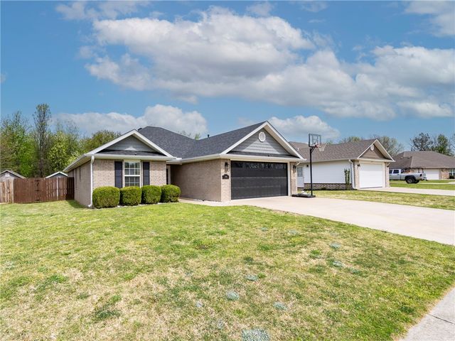 795 Deer Lodge Court, Siloam Springs, AR 72761