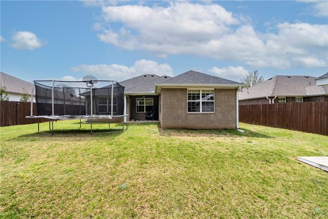 795 Deer Lodge Court, Siloam Springs, AR 72761