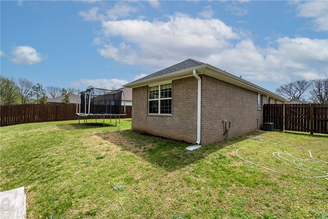 795 Deer Lodge Court, Siloam Springs, AR 72761