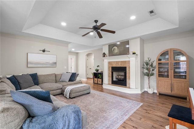 795 Deer Lodge Court, Siloam Springs, AR 72761