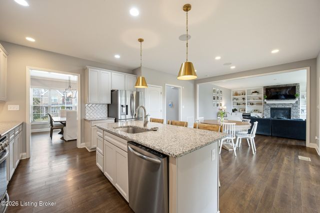 512 Wooded Falls Rd, Louisville, KY 40243