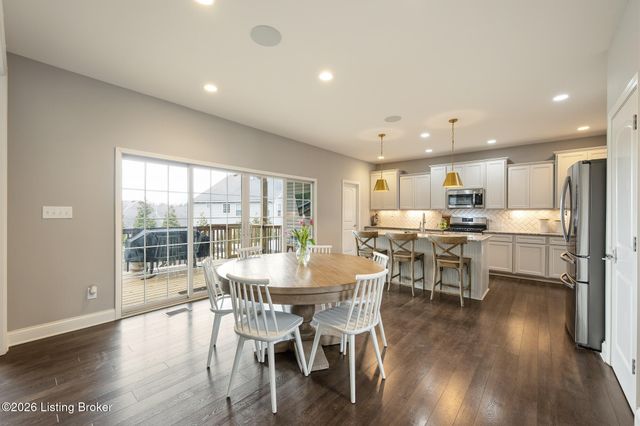 512 Wooded Falls Rd, Louisville, KY 40243