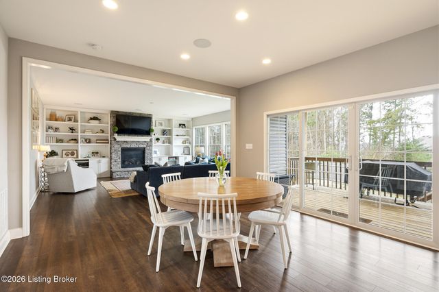 512 Wooded Falls Rd, Louisville, KY 40243