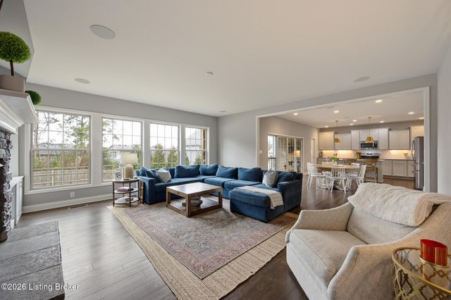 512 Wooded Falls Rd, Louisville, KY 40243