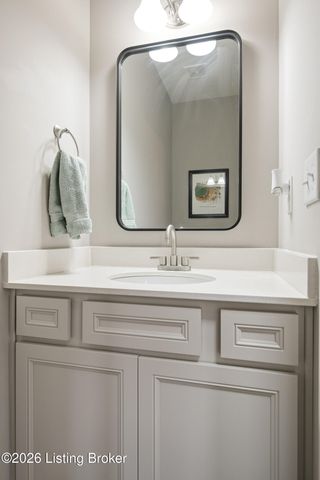 512 Wooded Falls Rd, Louisville, KY 40243