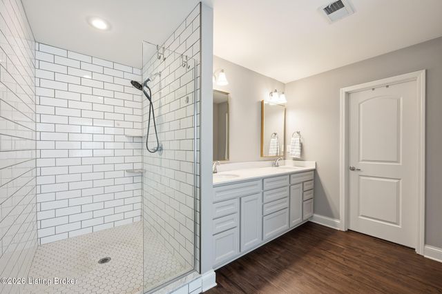 512 Wooded Falls Rd, Louisville, KY 40243