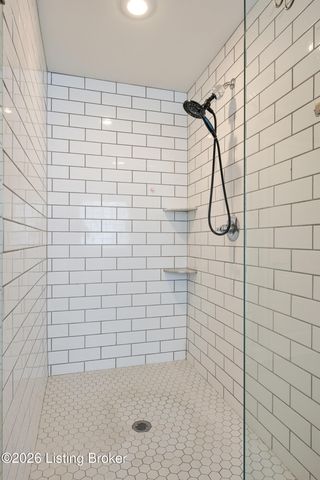 512 Wooded Falls Rd, Louisville, KY 40243