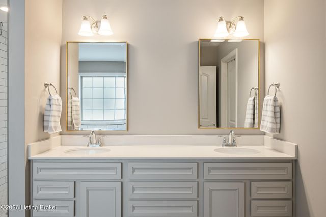 512 Wooded Falls Rd, Louisville, KY 40243