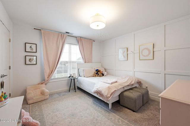 512 Wooded Falls Rd, Louisville, KY 40243