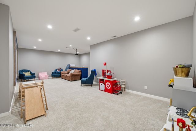 512 Wooded Falls Rd, Louisville, KY 40243