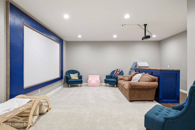 512 Wooded Falls Rd, Louisville, KY 40243