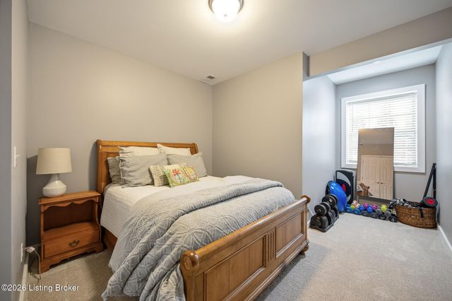 512 Wooded Falls Rd, Louisville, KY 40243