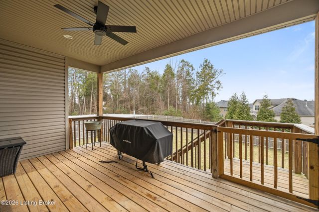 512 Wooded Falls Rd, Louisville, KY 40243