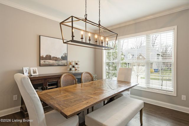 512 Wooded Falls Rd, Louisville, KY 40243