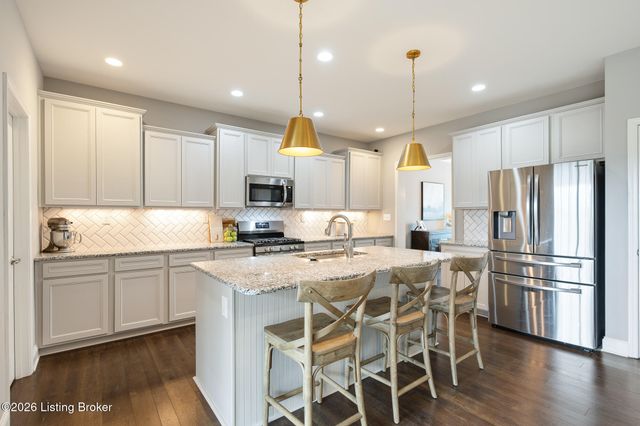 512 Wooded Falls Rd, Louisville, KY 40243