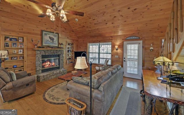 380 Bear Foot Drive, Blue Ridge, GA 30513