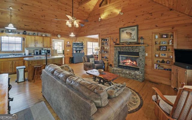 380 Bear Foot Drive, Blue Ridge, GA 30513