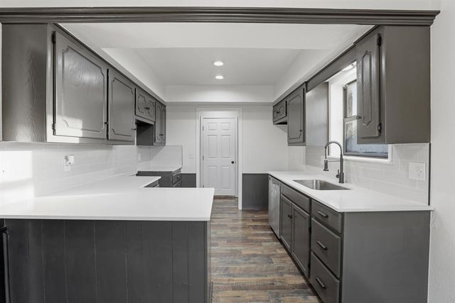 2001 Rushing Springs Trail, Edmond, OK 73013