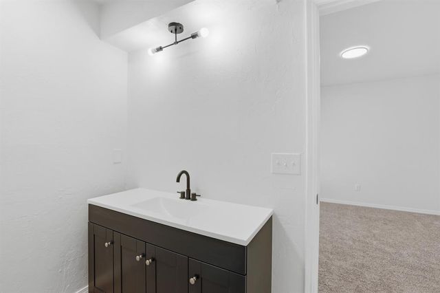 2001 Rushing Springs Trail, Edmond, OK 73013