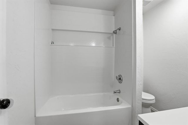 2001 Rushing Springs Trail, Edmond, OK 73013