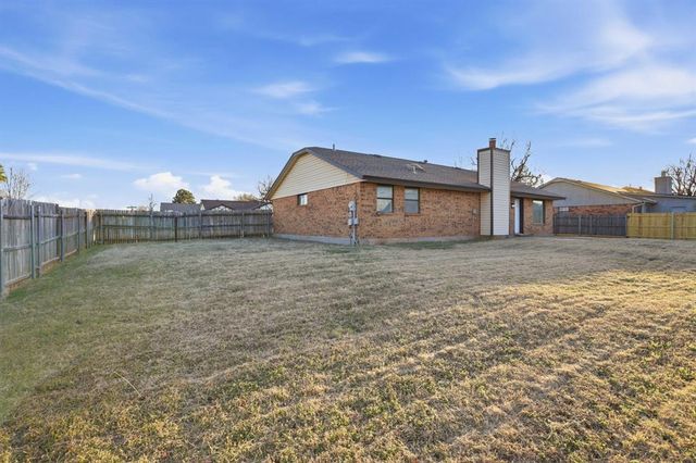 2001 Rushing Springs Trail, Edmond, OK 73013