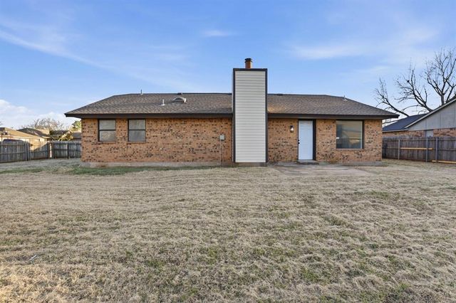 2001 Rushing Springs Trail, Edmond, OK 73013