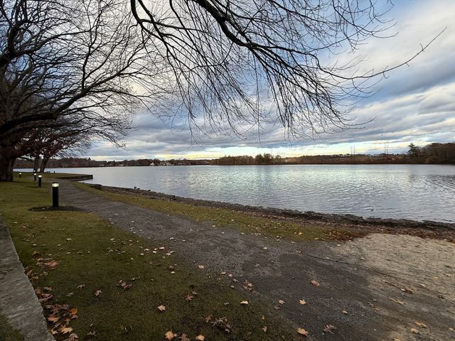 46 Pointe Rok 46, Worcester, MA 01604