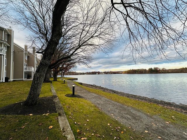 46 Pointe Rok 46, Worcester, MA 01604