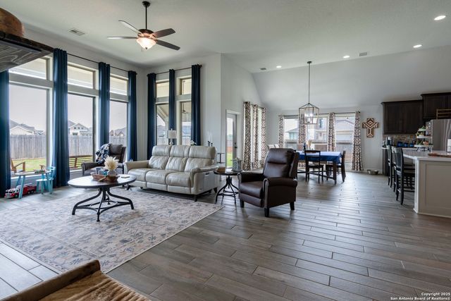 1900 Edgecreek, Seguin, TX 78155