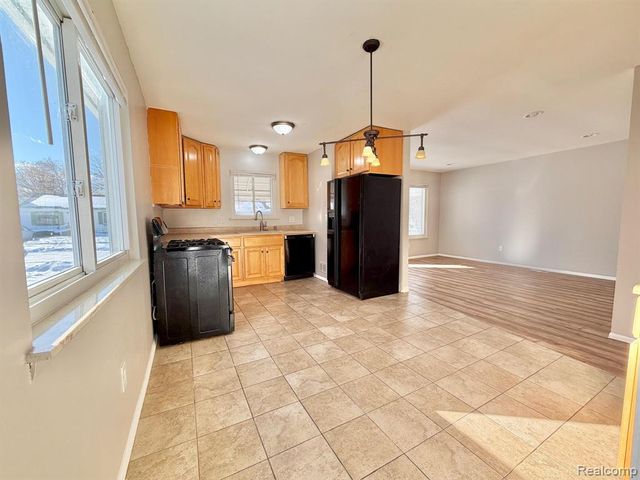 32458 Linderman Avenue, Warren, MI 48093