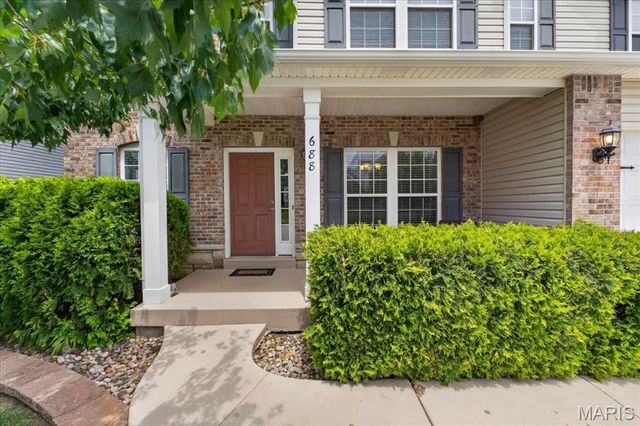 688 Stoney Creek Lane, Ballwin, MO 63021