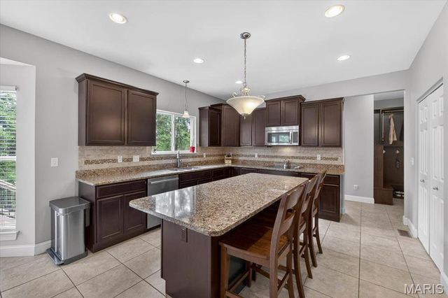 688 Stoney Creek Lane, Ballwin, MO 63021