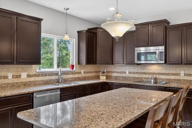 688 Stoney Creek Lane, Ballwin, MO 63021