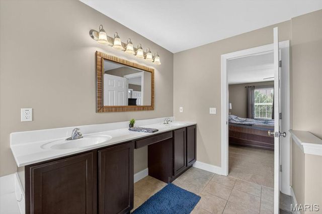 688 Stoney Creek Lane, Ballwin, MO 63021