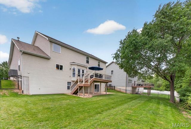 688 Stoney Creek Lane, Ballwin, MO 63021