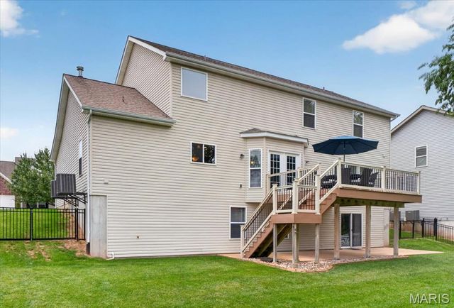 688 Stoney Creek Lane, Ballwin, MO 63021