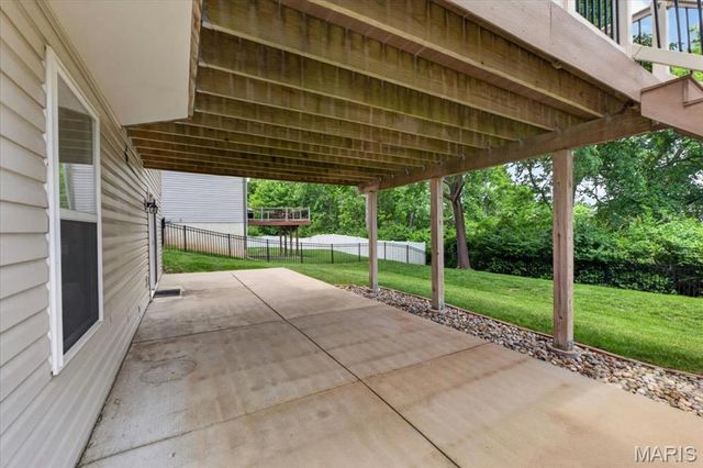 688 Stoney Creek Lane, Ballwin, MO 63021