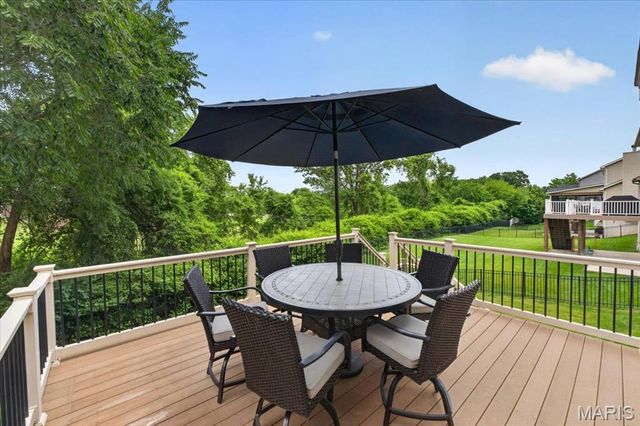 688 Stoney Creek Lane, Ballwin, MO 63021