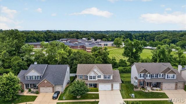 688 Stoney Creek Lane, Ballwin, MO 63021