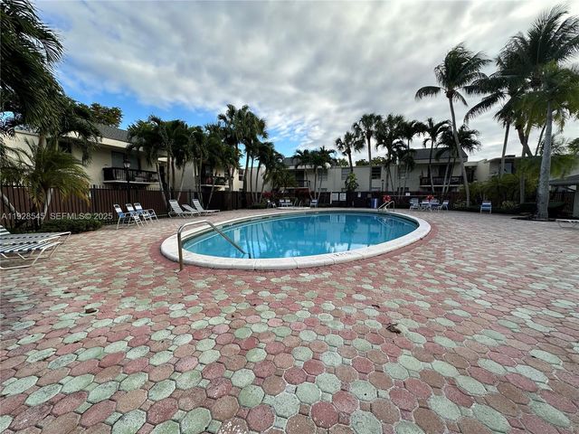 8301 SW 142nd Ave C201, Miami, FL 33183