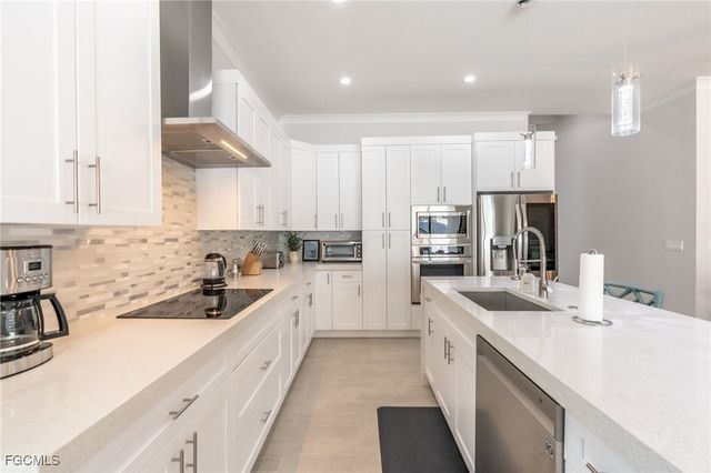 795 108th AVE N, Naples, FL 34108