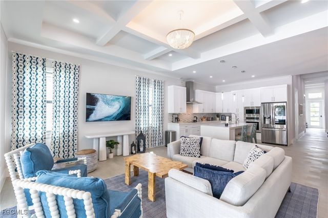 795 108th AVE N, Naples, FL 34108