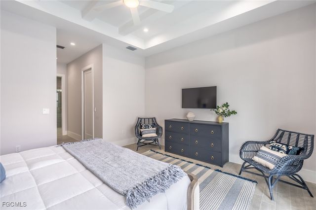 795 108th AVE N, Naples, FL 34108