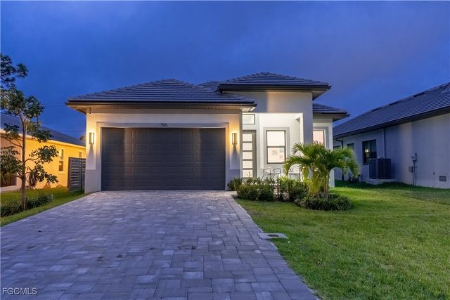 795 108th AVE N, Naples, FL 34108